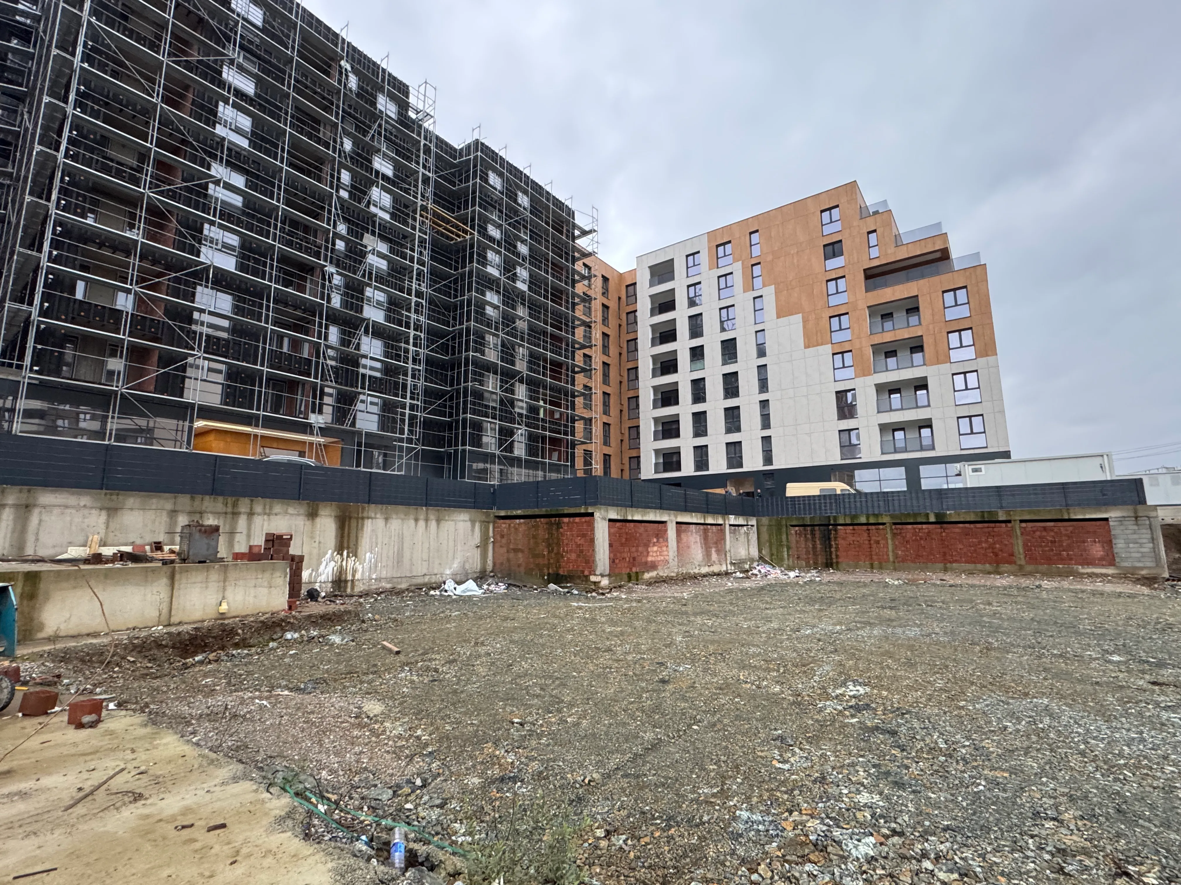 Projekt industrial - fabrikë me rrethim të plotë