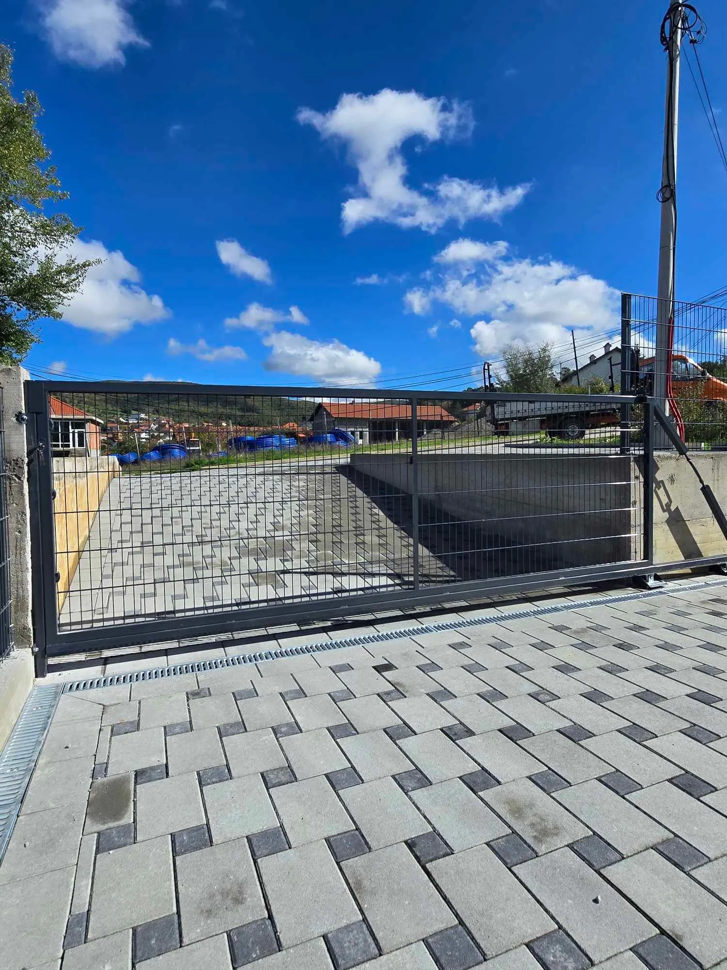 Porta industriale në Drenas