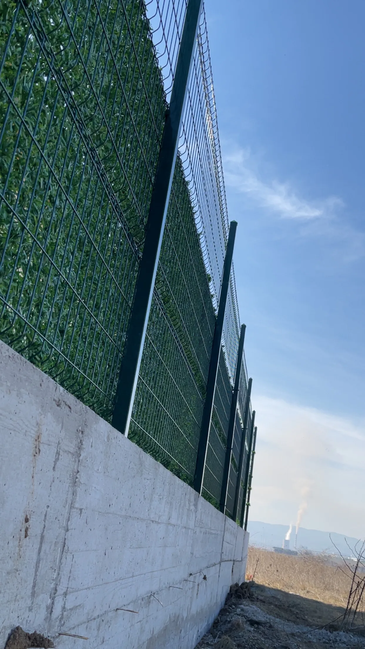 Pamje nga procesi i prodhimit të paneleve të çelikut në fabrikën tonë me teknologji moderne