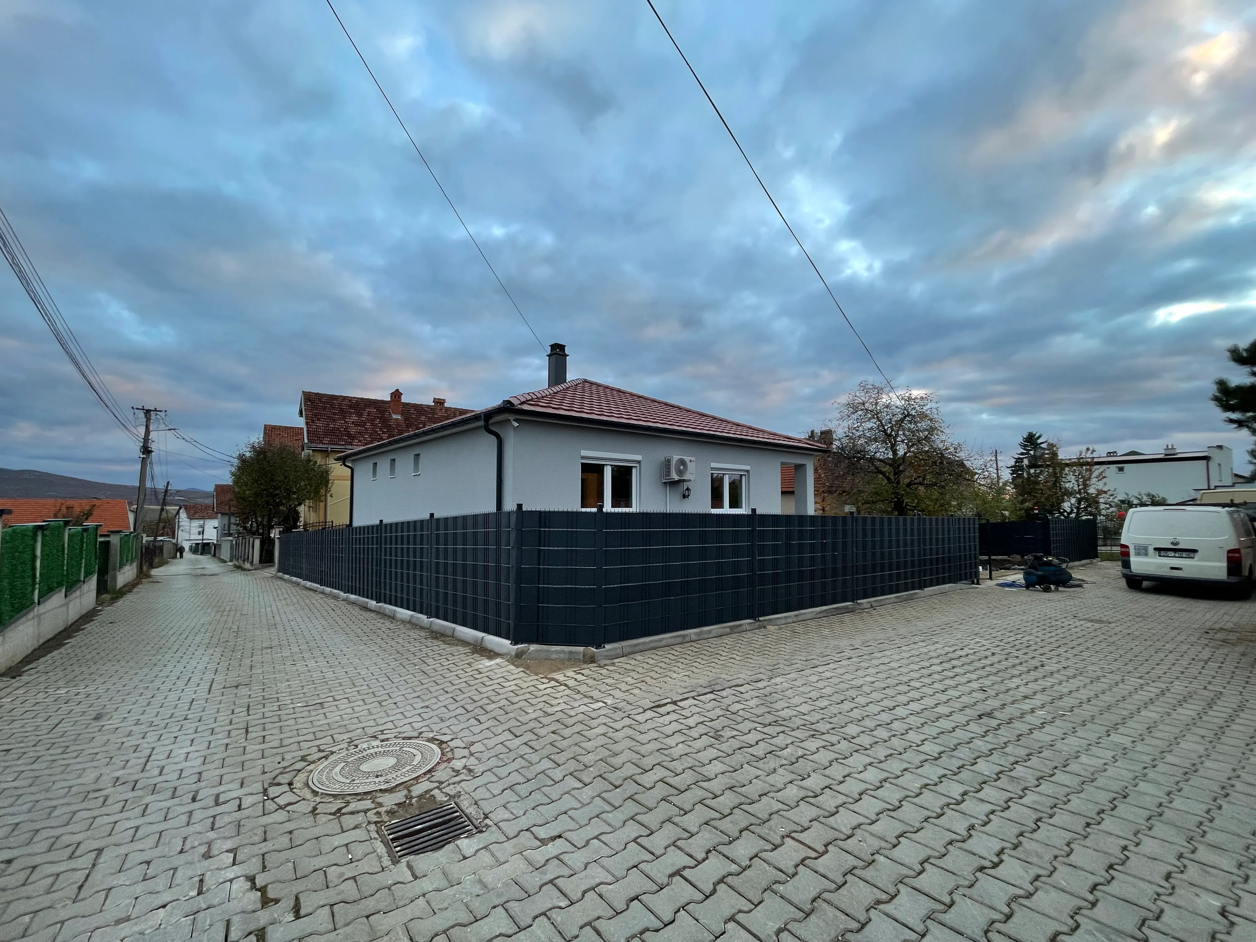 Shtëpi në Prishtinë me rrethim profesional